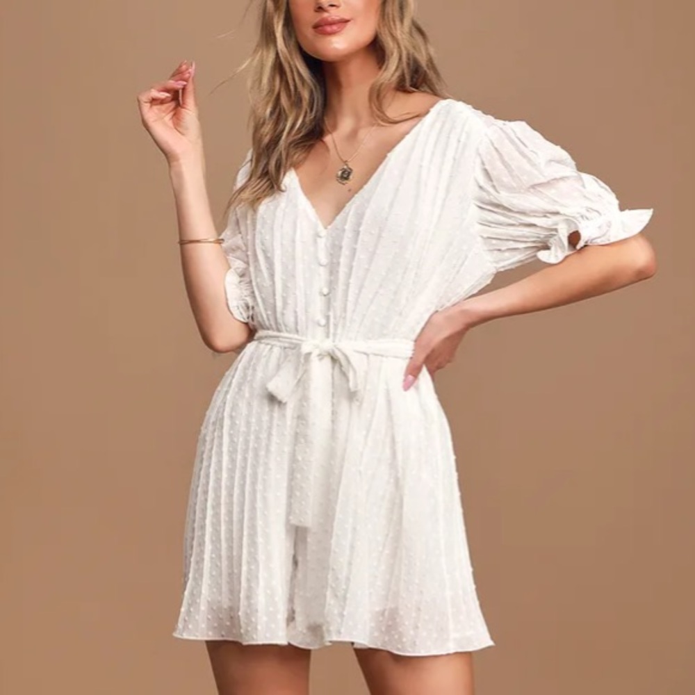 Lulu's NWT pleated puff sleeve romper